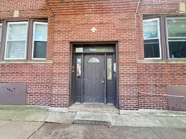 Building Photo - 2707 E 78th St