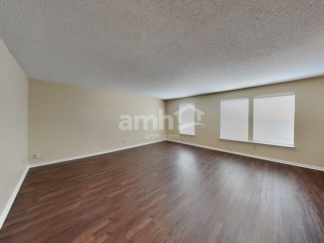 Building Photo - 10798 Cyrus Dr