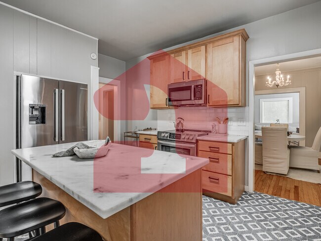 Building Photo - 1501 Gladstone Terrace