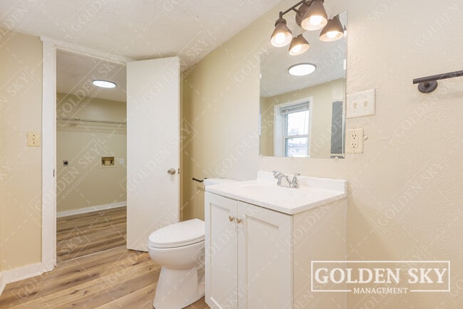 Building Photo - 1704 W 15th St