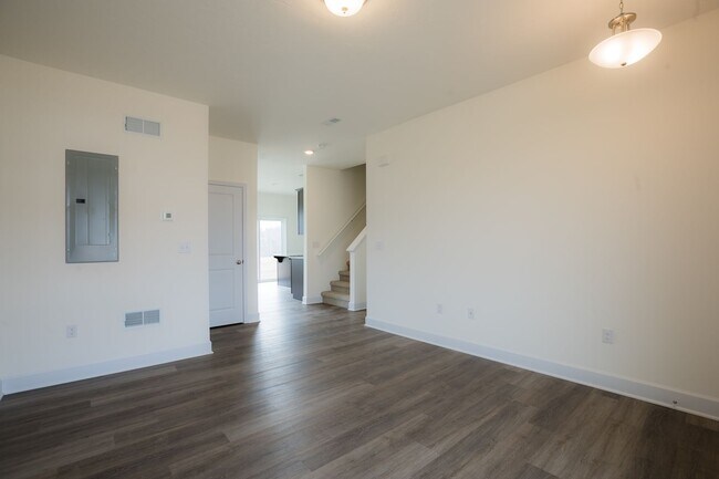 Building Photo - 3743 Castle Dr