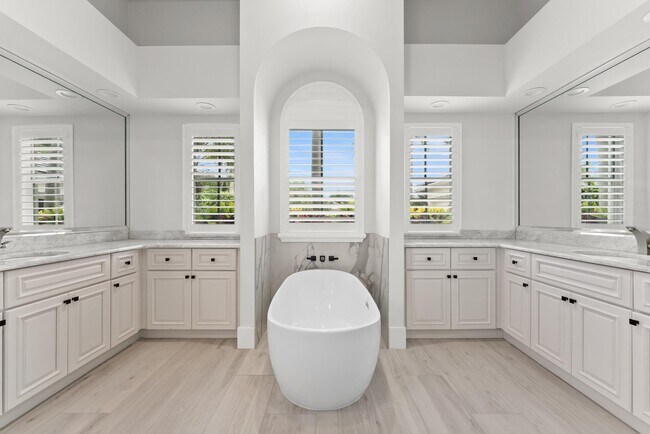 Building Photo - 7737 Preserve Dr