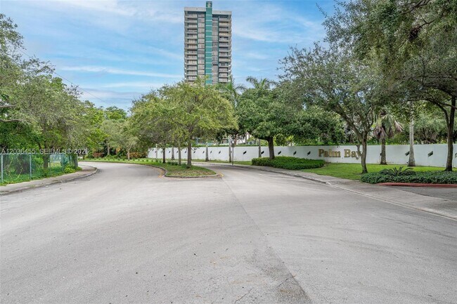 Building Photo - 780 NE 69th St
