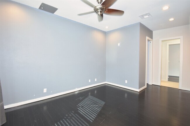 Building Photo - 207 Pierce St