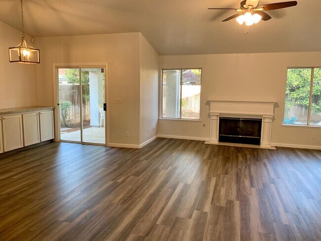 Building Photo - 5570 W Los Altos Ave