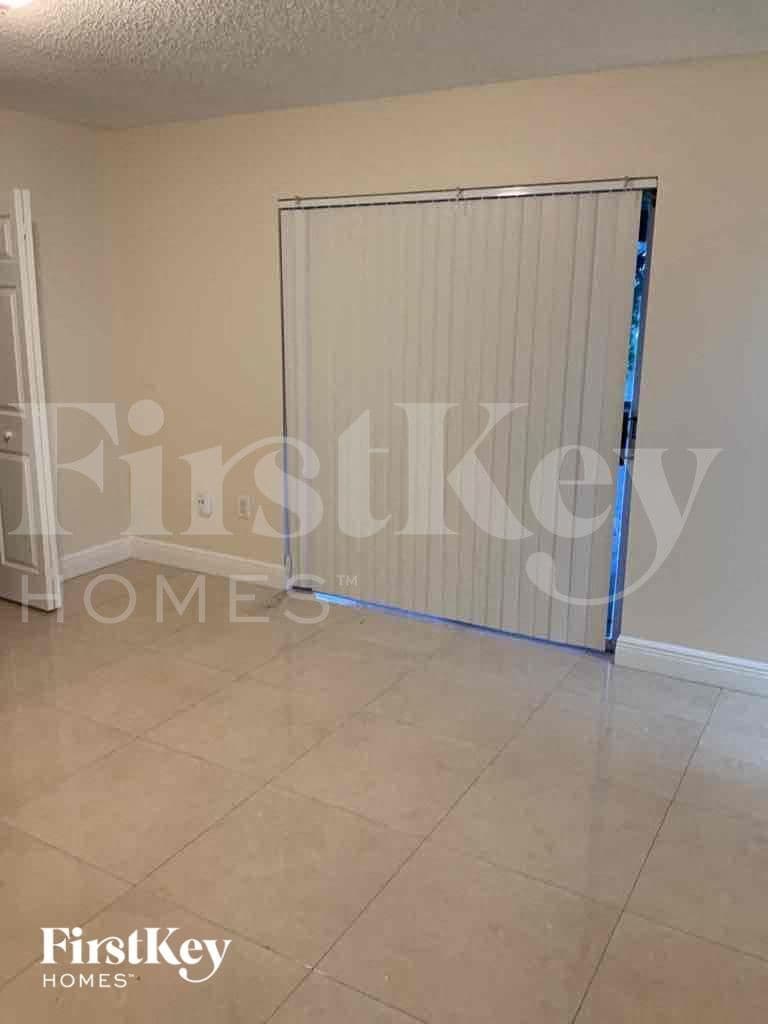 Building Photo - 8410 NW 27th Pl