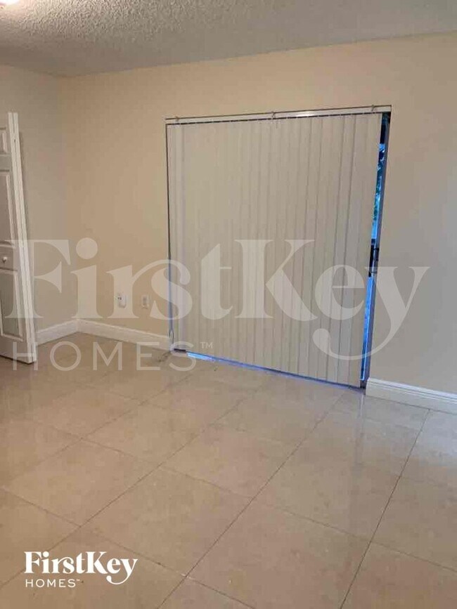 Building Photo - 8410 NW 27th Pl