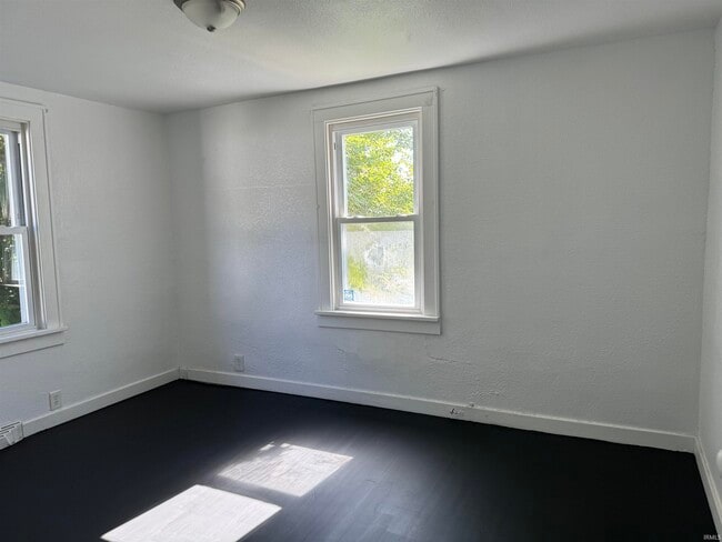 Building Photo - 2110 E Yale Ave