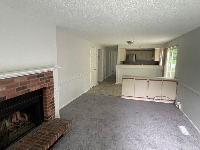 Building Photo - Spacious Chesterfield 2 Story