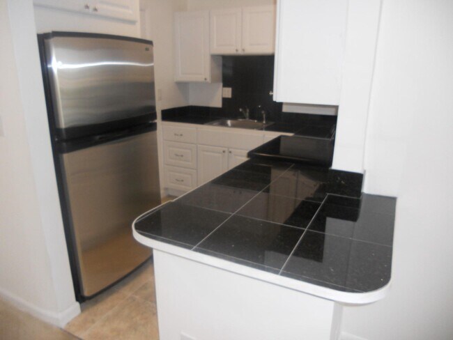 Building Photo - 3040 NE 16th Ave