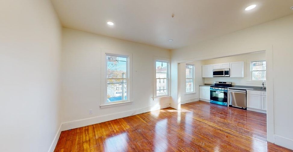 Unit 3 - 736 Main St