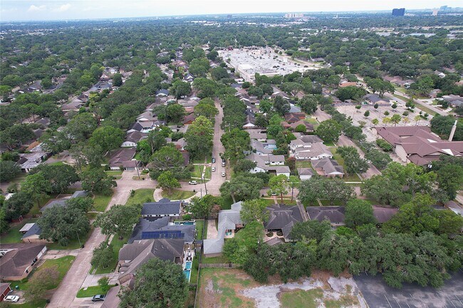 Primary Photo - 8515 Mullins Dr