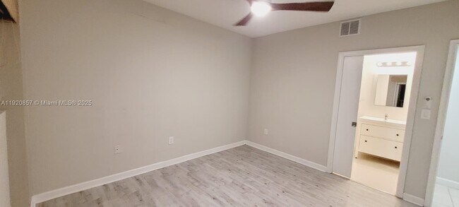 Building Photo - 471 NE 25th St