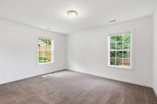 Building Photo - 305 S Calhoun St