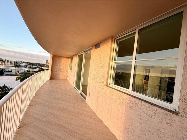 Building Photo - 3020 NE 32nd Ave