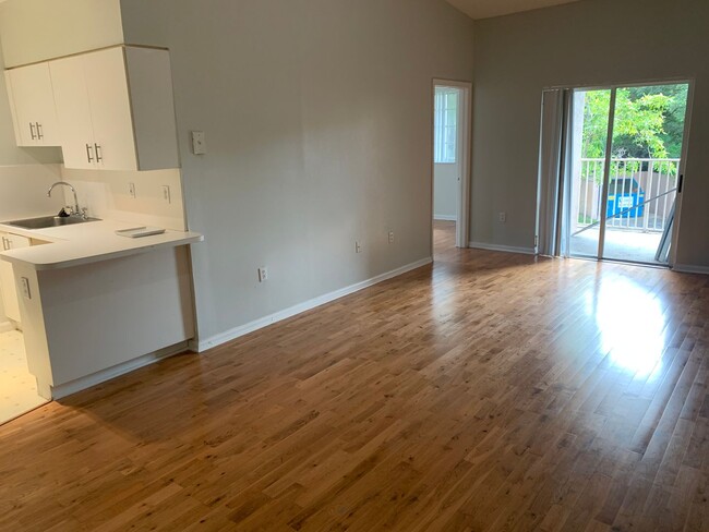 Building Photo - 3221 Sabal Palm Manor