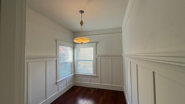 Building Photo - DREAM HOME! Spacious 3 BR + Sunroom/ 1.5 BA  in the Richmond area- AMSI