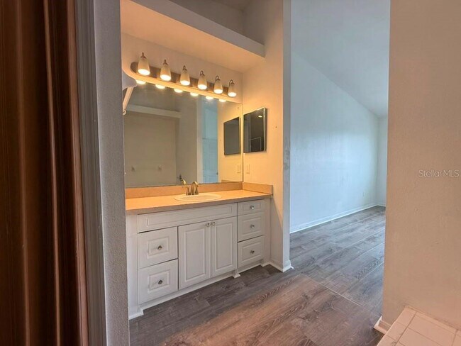Building Photo - 833 Caribbean Dr