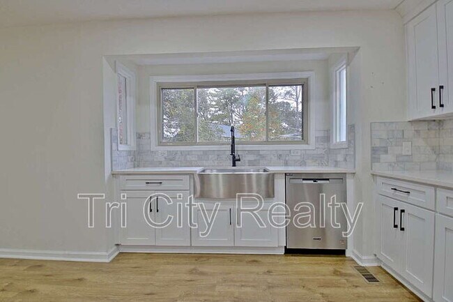 Building Photo - 150 Drennan Dr