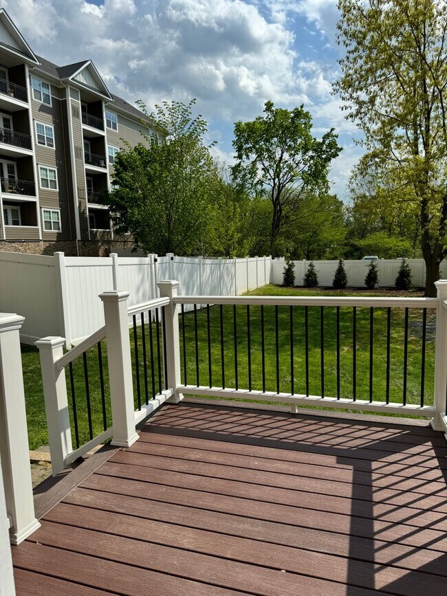 Building Photo - 24 Veterans Memorial Dr E