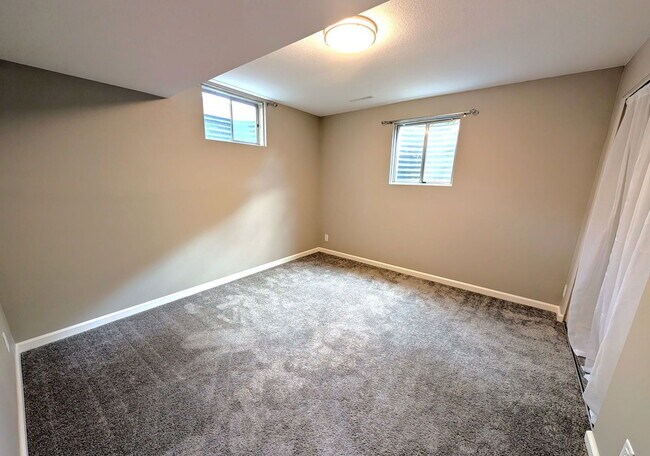 Building Photo - 3504 N Taft Ave