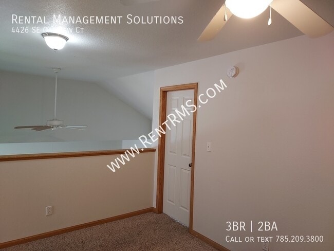 Building Photo - 4426 SE Oakview Ct