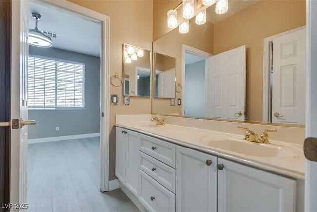 Building Photo - 1340 Rolling Sunset St