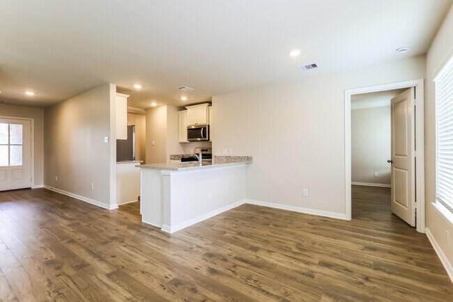 Building Photo - 400 Mustang Trot Dr