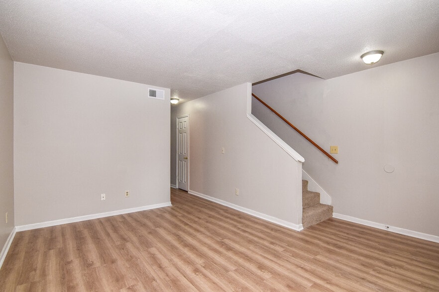Building Photo - 306 Crestview Dr