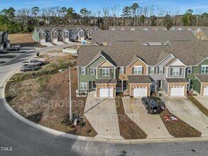 Building Photo - 1808 Fox Den Way