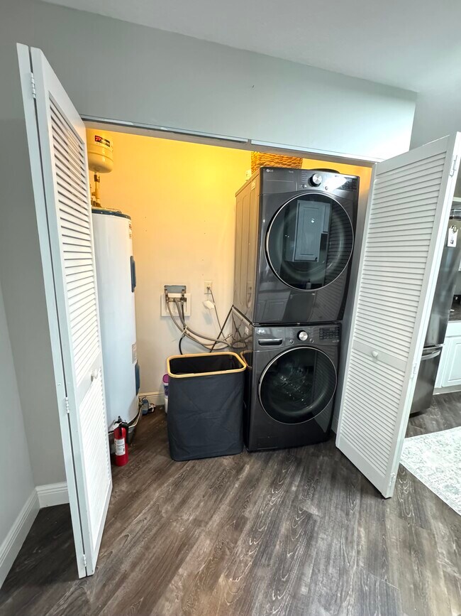 Building Photo - 1146 NE Coy Senda