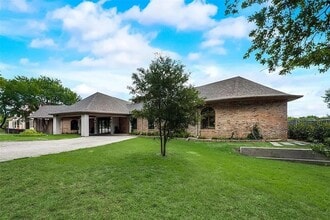 Building Photo - 8542 Meadowbrook Dr