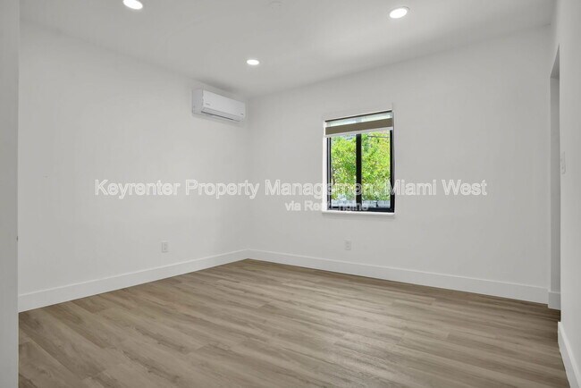 Building Photo - 210 Beacom Blvd