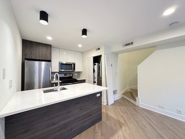 Building Photo - 959 W Grace St