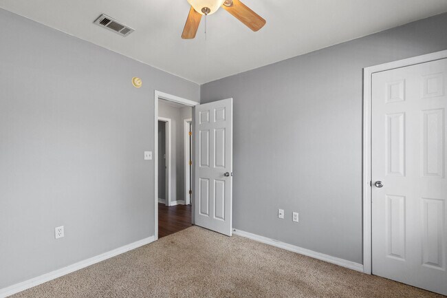Building Photo - 380 Riverchase Blvd