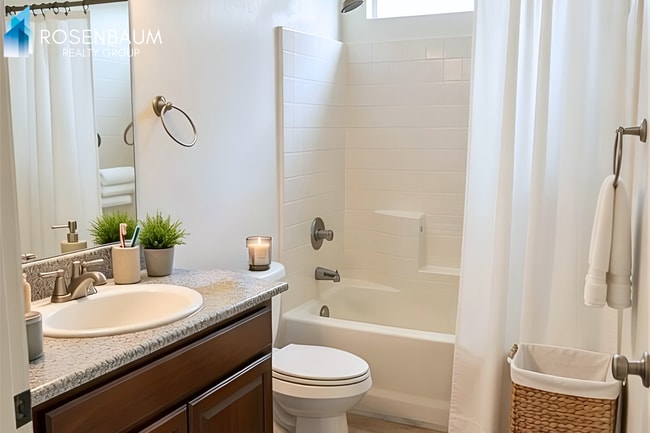 Building Photo - Beautiful and inviting 2-bedrooms, 2-baths duplex located in the heart of Prescott Valley!