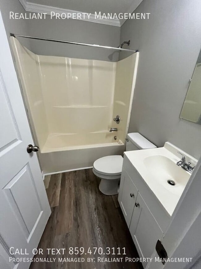 Building Photo - 820 Charles Ave