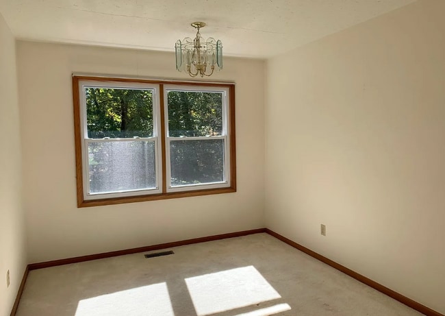 Building Photo - Charming 3 Bedroom 1.5 Bath Home