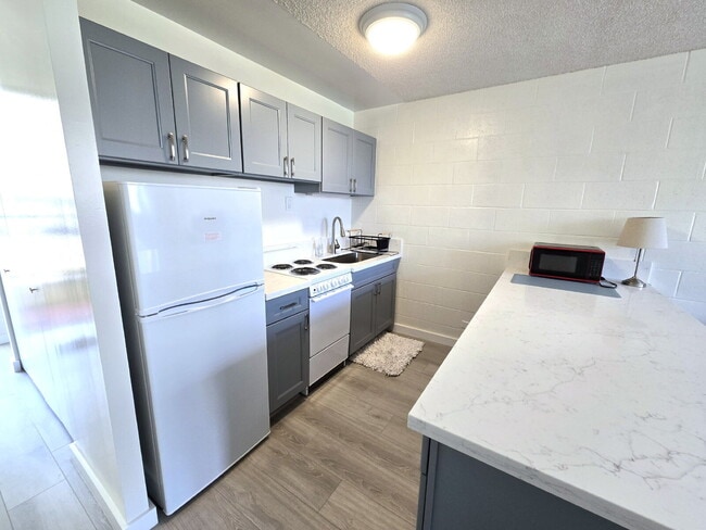 Building Photo - Renovated Furnished Studio in Salt Lake near Airport