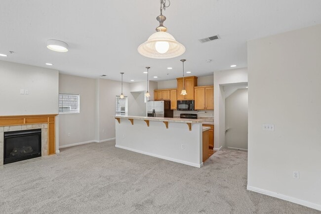 Building Photo - Dual-Suite 2BR/2.5BA Townhome-Style Condo — Gas Fireplace, Balcony & Attached Garage | Heron Cree...