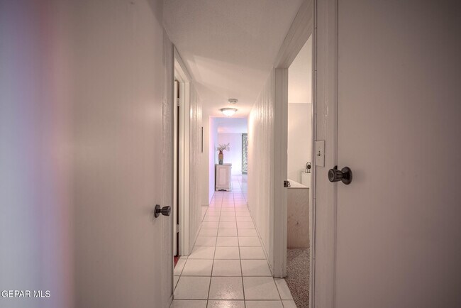 Building Photo - 252 Shadow Mountain Dr