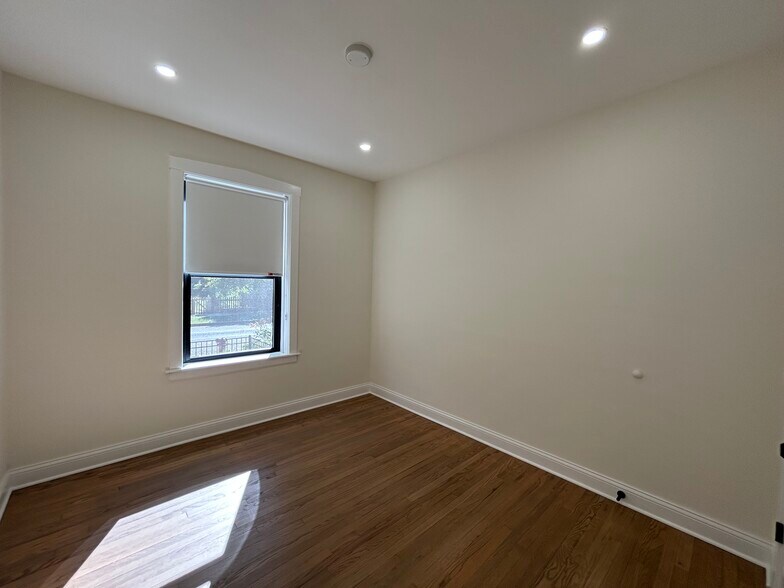 Building Photo - 4638 N Hamilton Ave