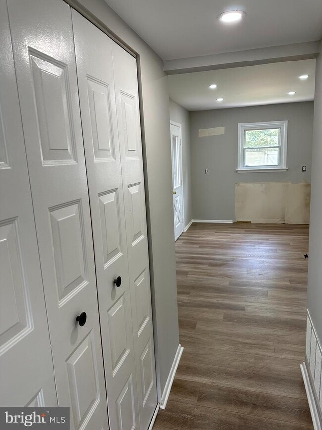 Building Photo - 18 Madison St