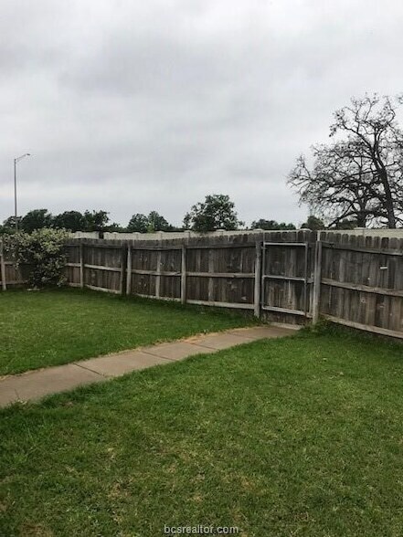 Building Photo - 4131 McFarland Dr