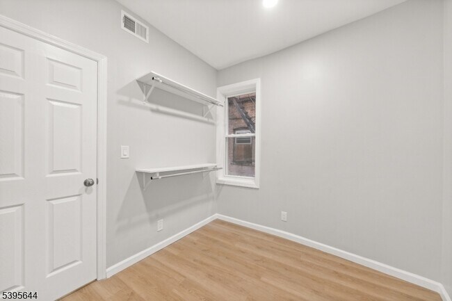 Building Photo - 57 Henry St