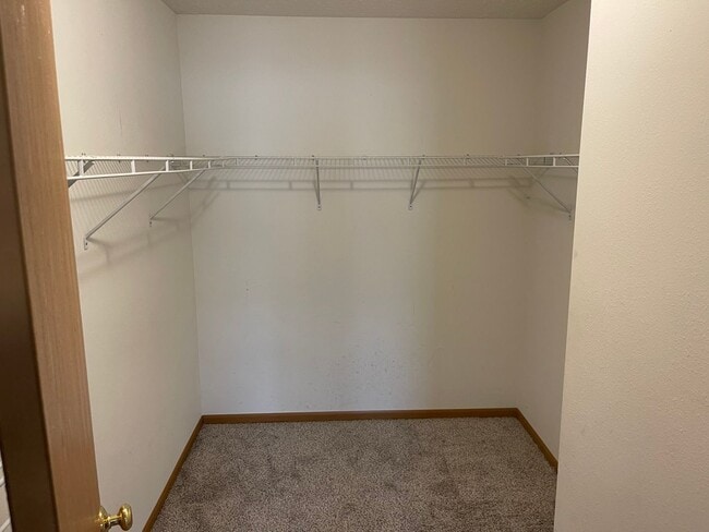 Building Photo - 3 Bedroom On The East Side!