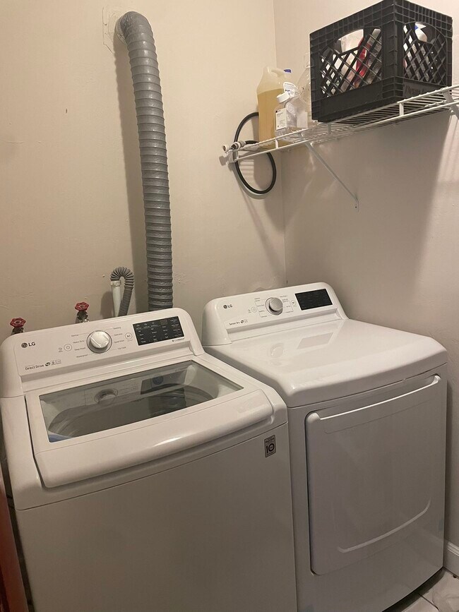 Laundry room - 9195 Fontainebleau Blvd