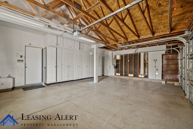 Building Photo - 28475 Nicholas Cir