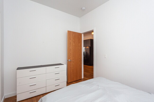 Building Photo - 1637 W Grand Ave