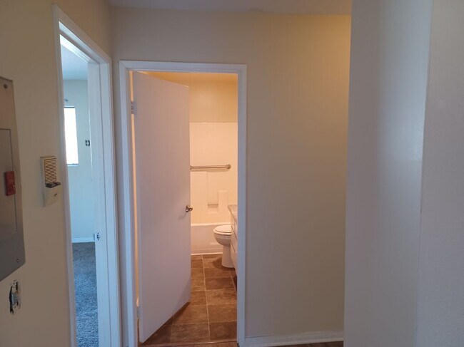 Building Photo - 1920 Peyton Ave